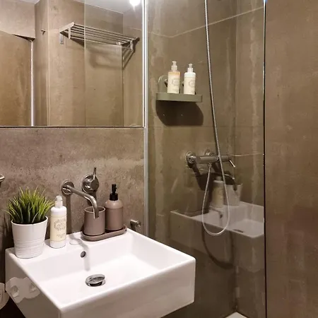 Campismo de Luxo Loft With Balcony On City's Important Street