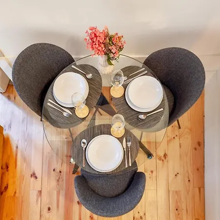 Campismo de Luxo Loft With Balcony On City's Important Street *